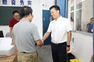 浓浓尊师情 深深重教意 磐安县领导开展教师节走访慰问活动