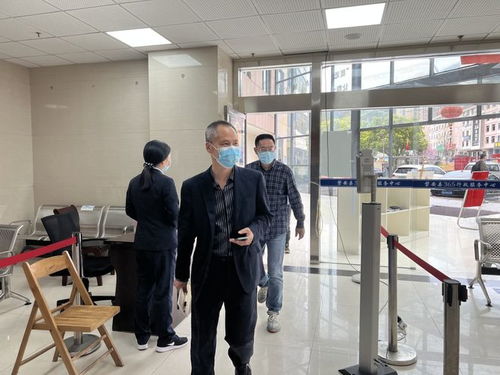 仍有人不规范佩戴口罩 市民应自觉做好防护